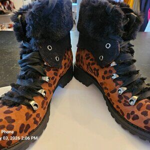 Women's leopard boots size 9.5